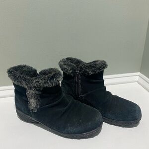 Khombu All Weather Black Leather Faux Fur Ankle Boots -size 7
